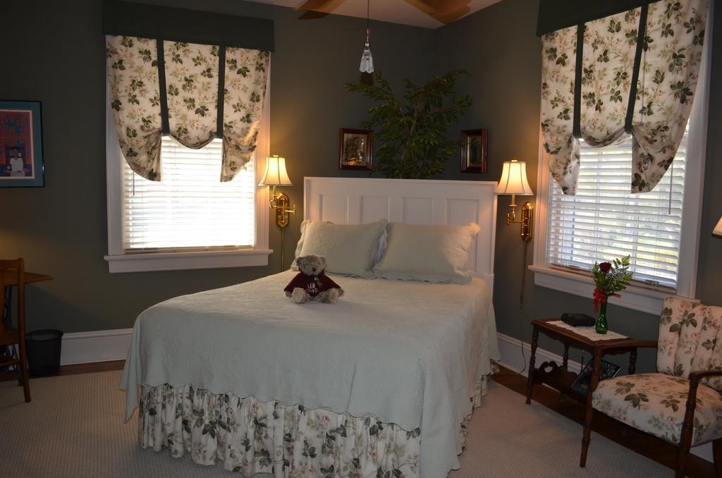 The Collins House Inn Marion Bagian luar foto