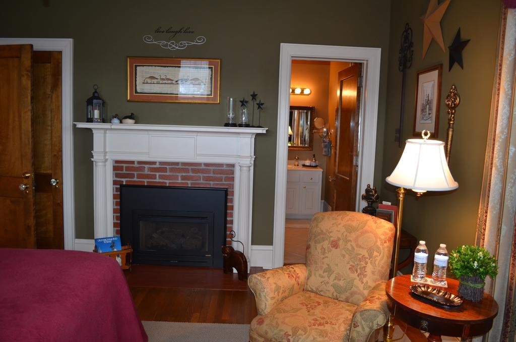 The Collins House Inn Marion Bagian luar foto