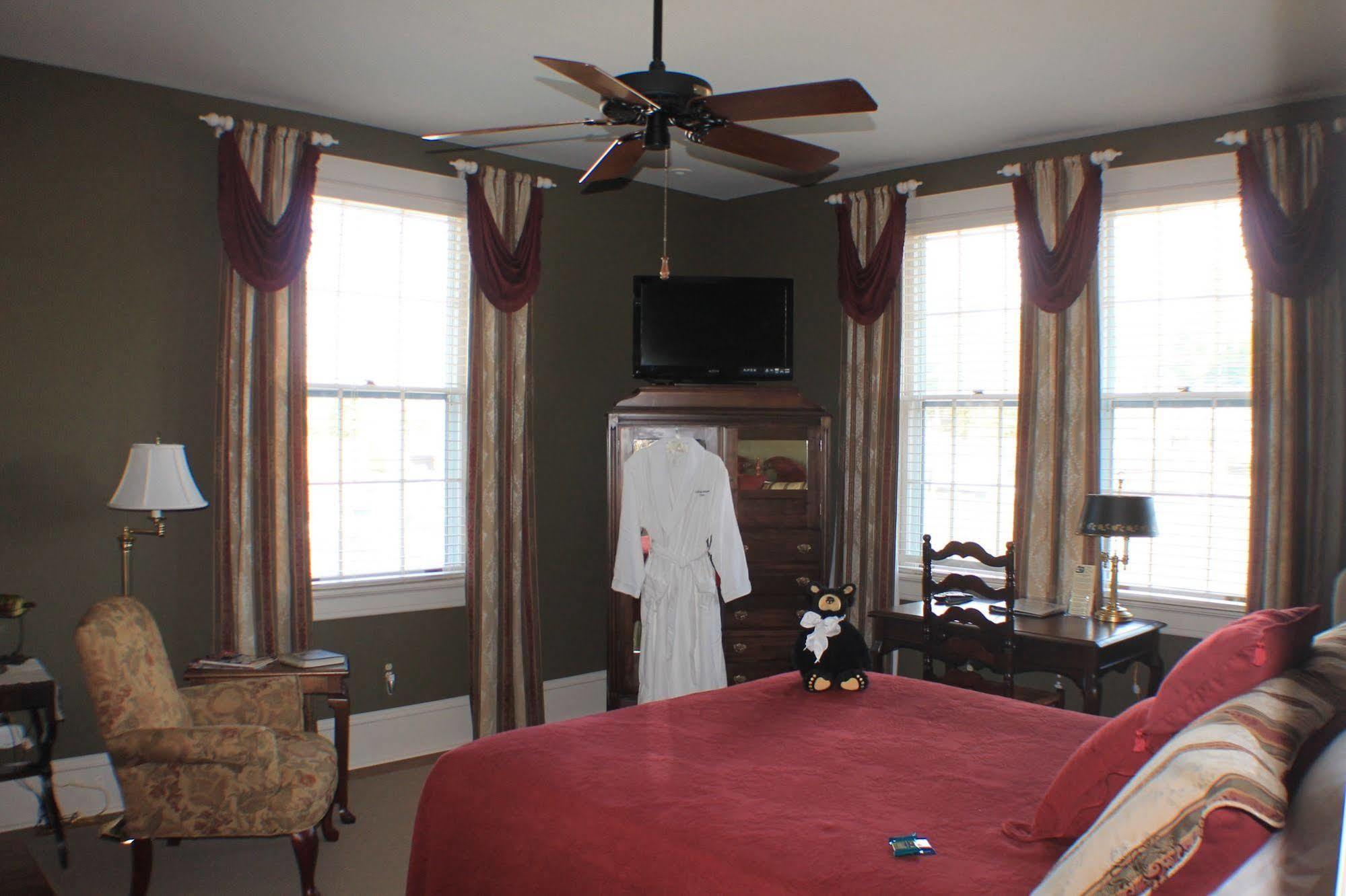 The Collins House Inn Marion Bagian luar foto