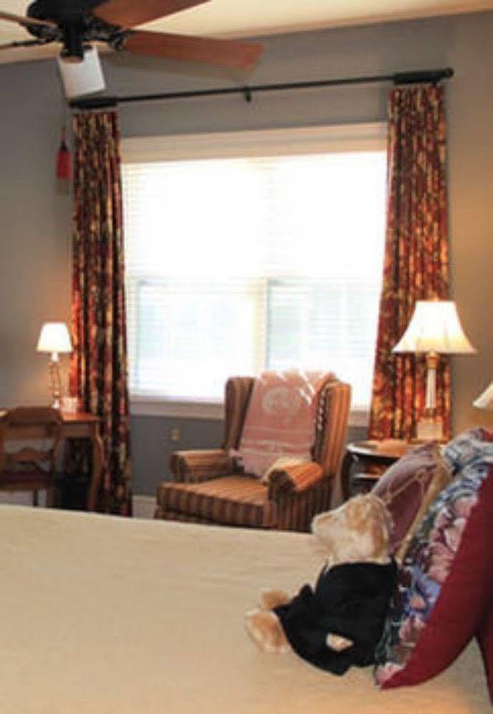 The Collins House Inn Marion Bagian luar foto